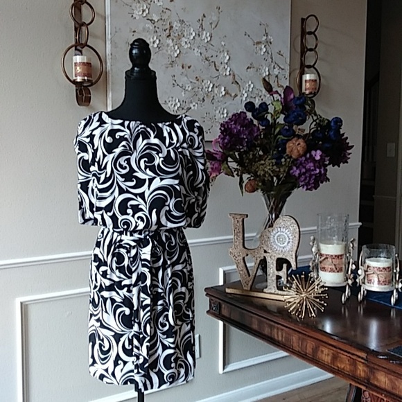 NWOT Black And White Belted Mini Dress By Enfocus Studio. Size 6 - Picture 11 of 17